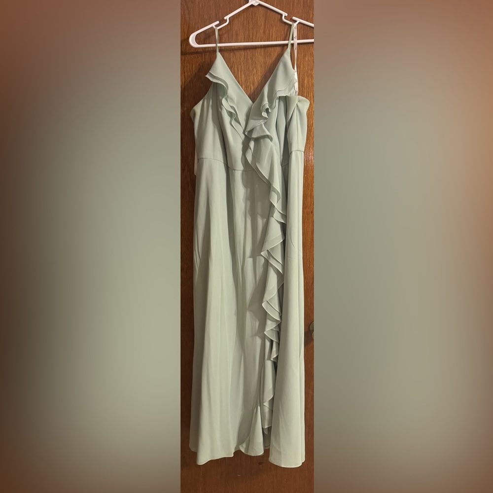 Elegant Light Green Ruffled Dress